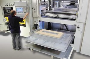 Produktion Tiefziehen form plastic Miederhoff